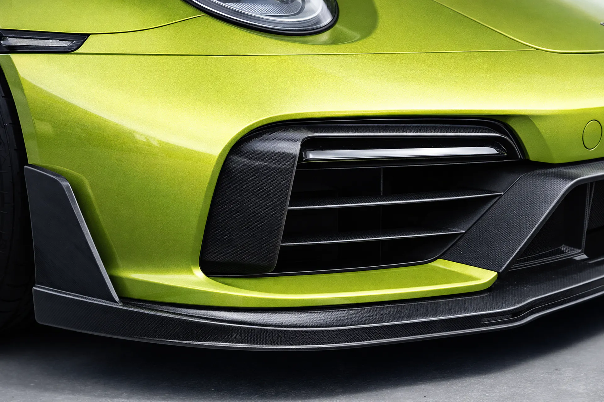 High end Porsche wheel fitment and finish detail